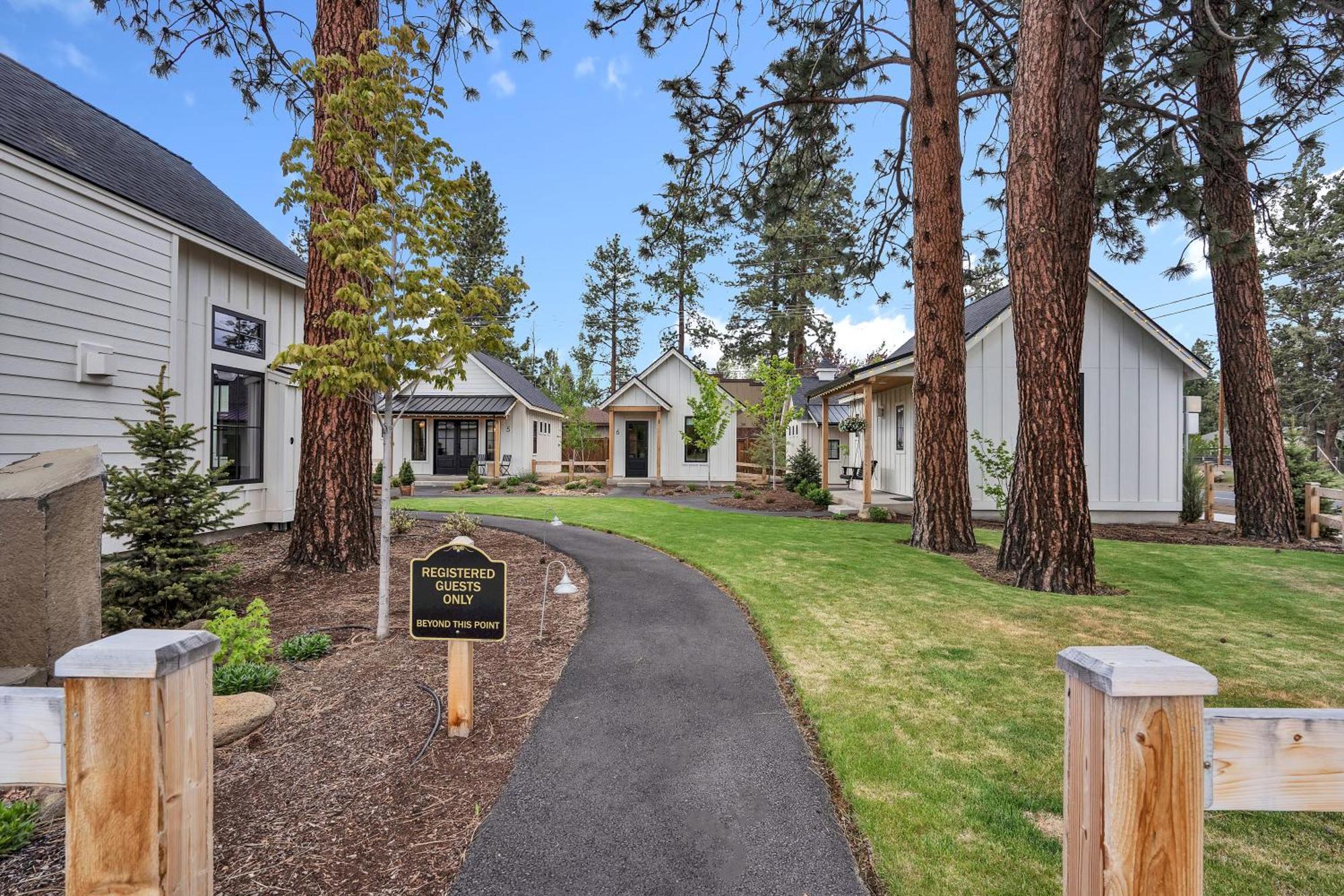 The Scout Boutique Cottages 시스터스 외부 사진